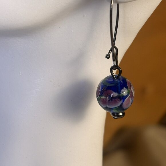 Vintage Glass Floral Jewelry Drop Earrings – Round Blue with pink flowers A32 - Picture 2 of 5